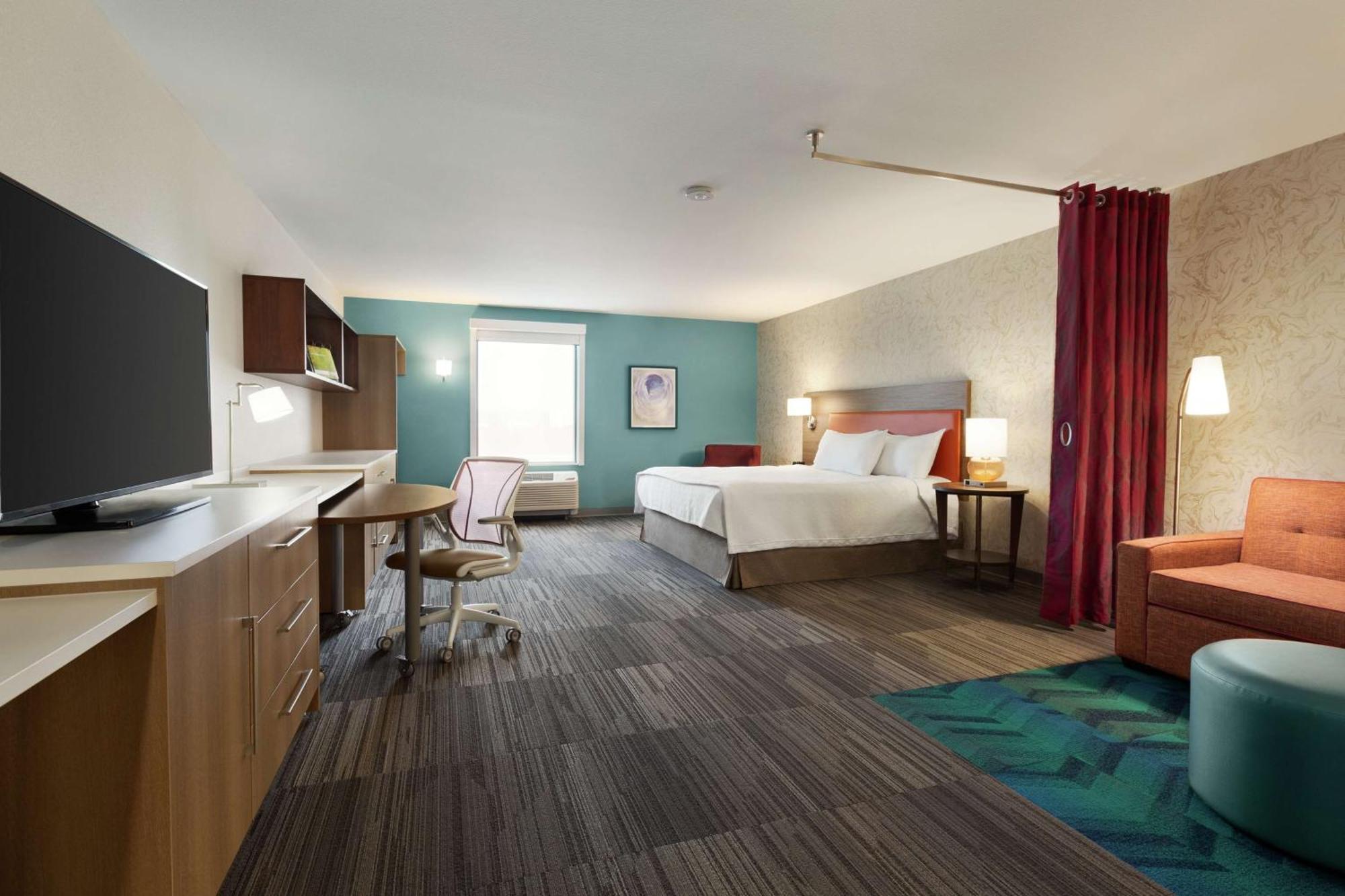 Home2 By Hilton Airport Hotel 3*